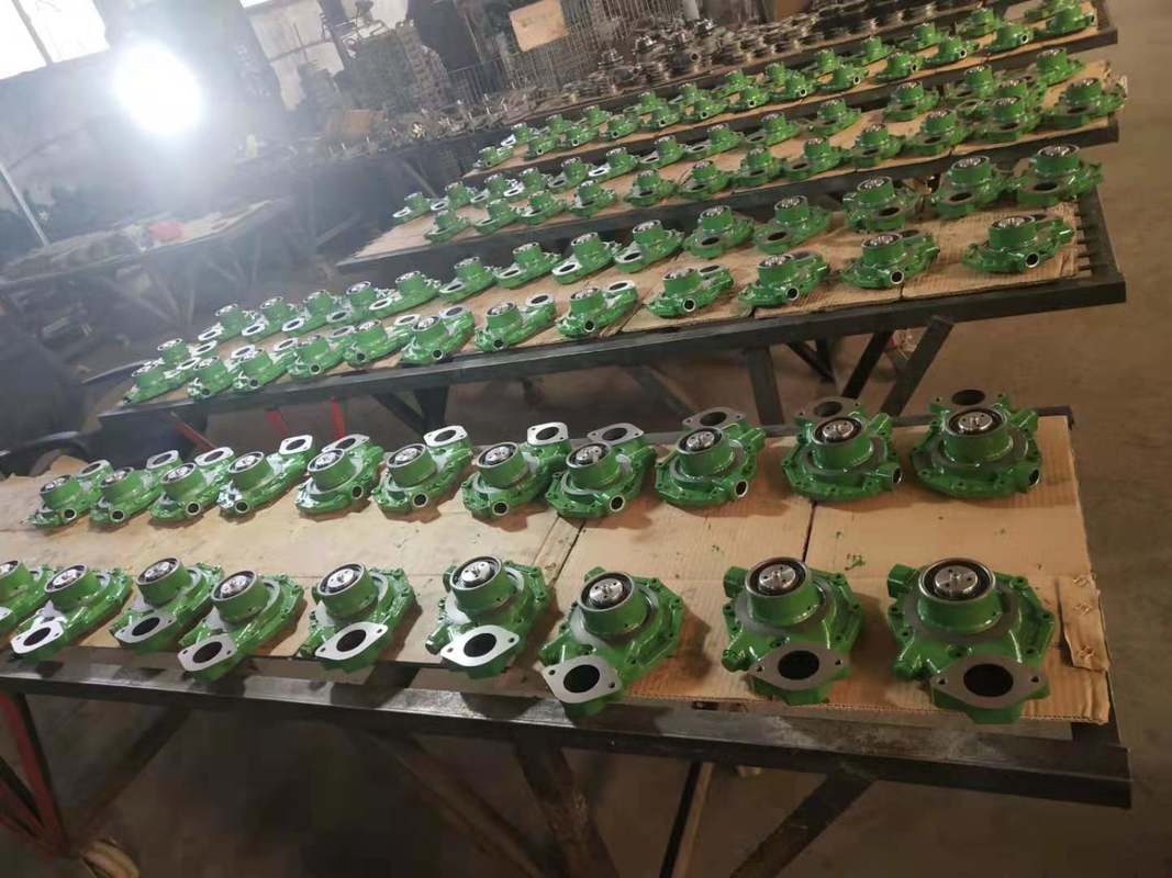 Pompa d'acqua John Deere RE505980 RE505981 per trattore 5410 5420 5510 5520